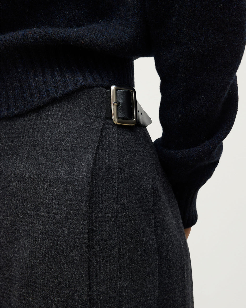 Le Kilt | Johnstons of Elgin Charcoal Long Kilt
