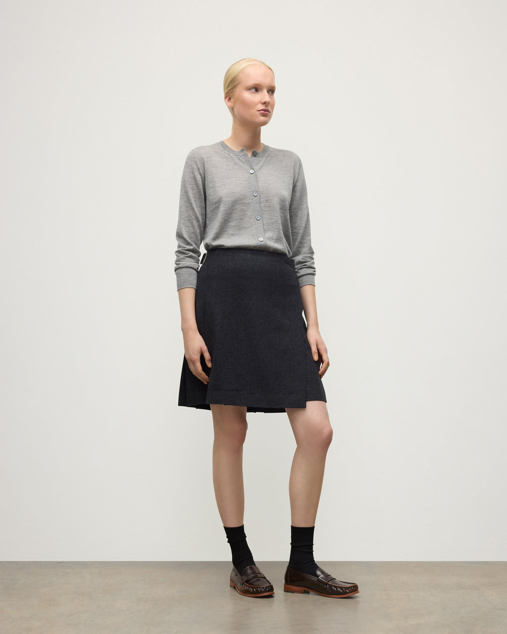 Le Kilt | Johnstons of Elgin Charcoal Kilt