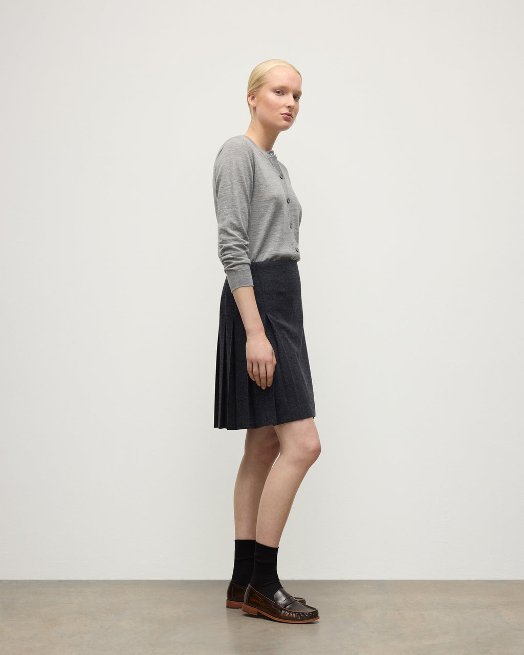 Le Kilt | Johnstons of Elgin Charcoal Kilt
