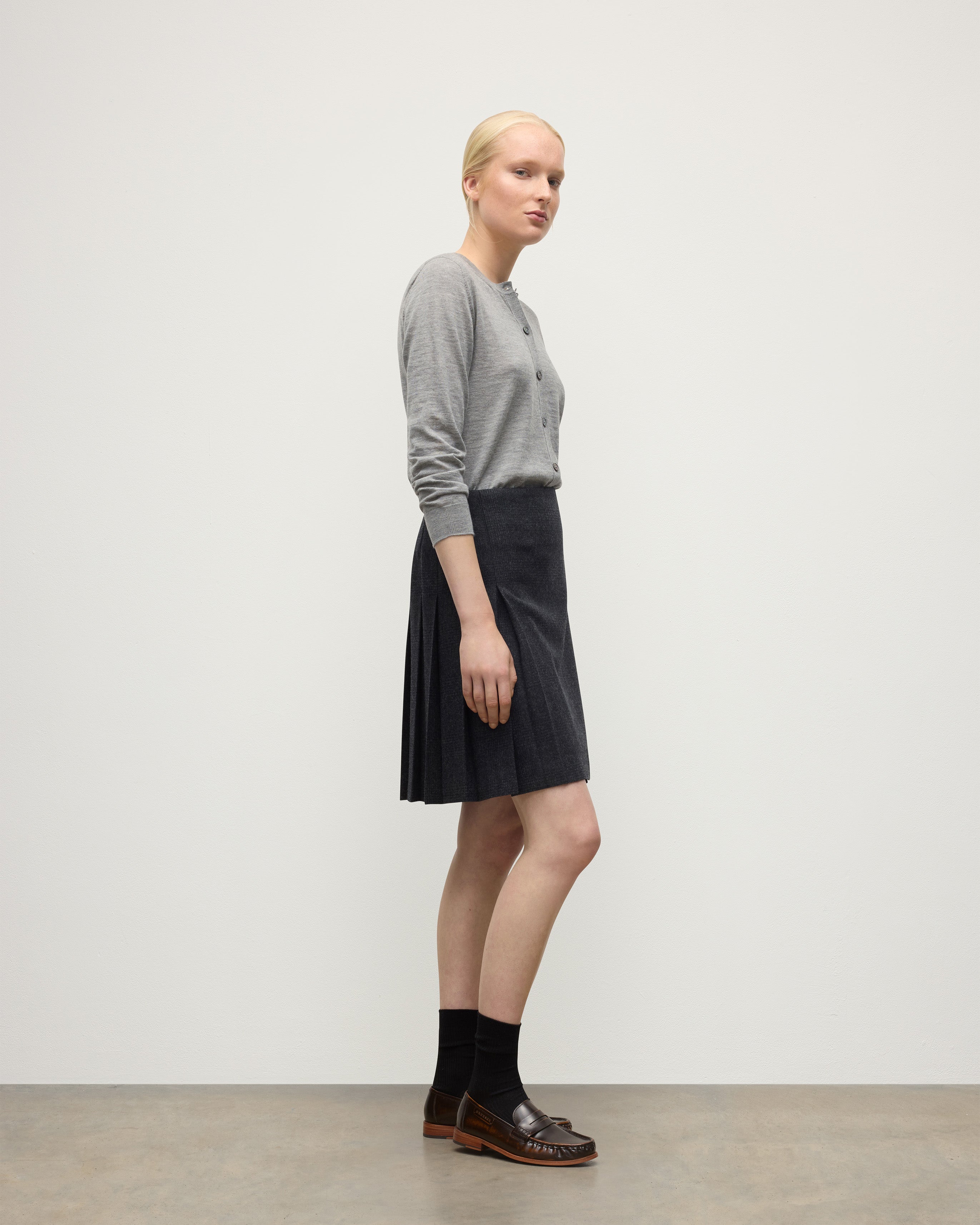 Le Kilt | Johnstons of Elgin Charcoal Kilt