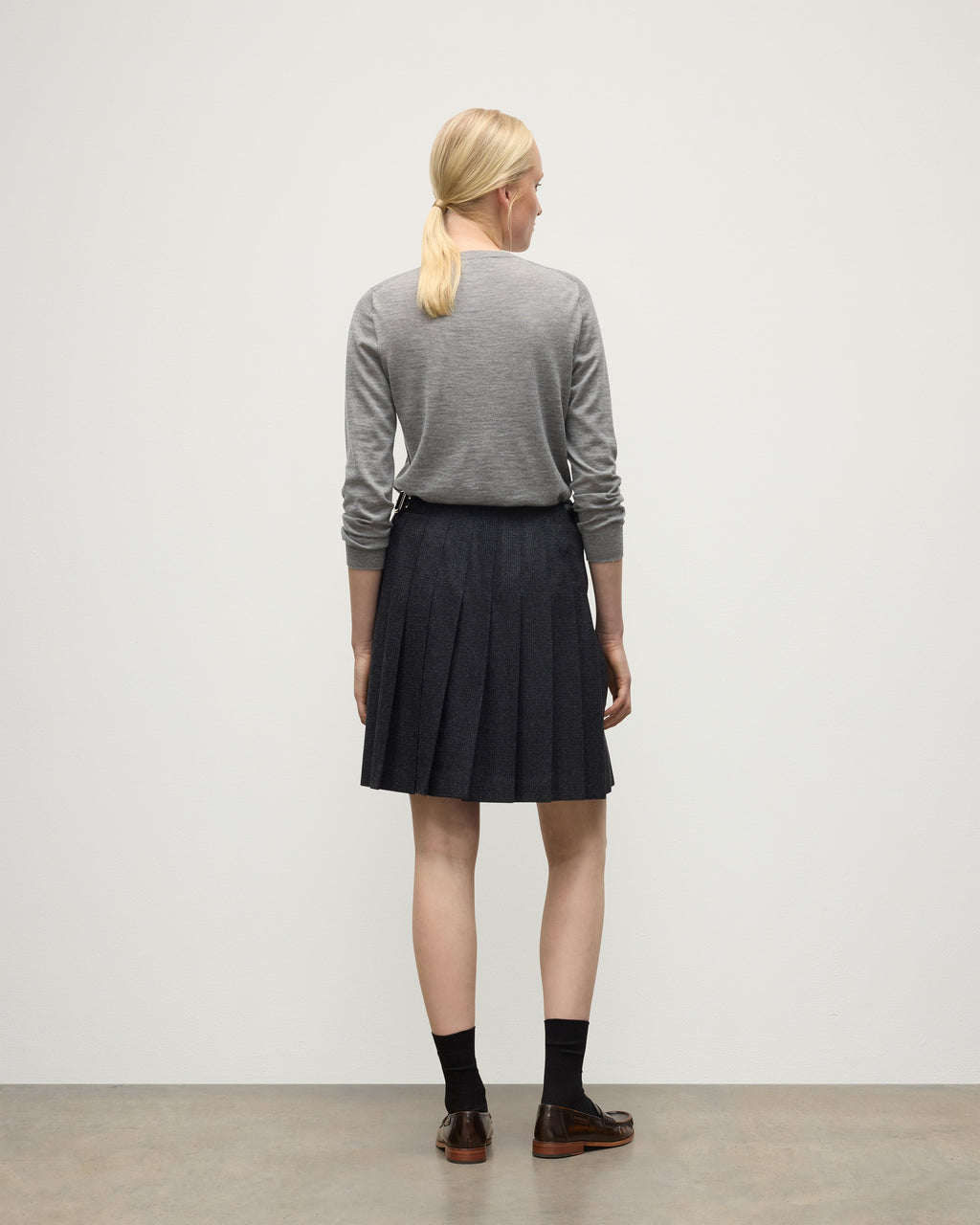Le Kilt | Johnstons of Elgin Charcoal Kilt