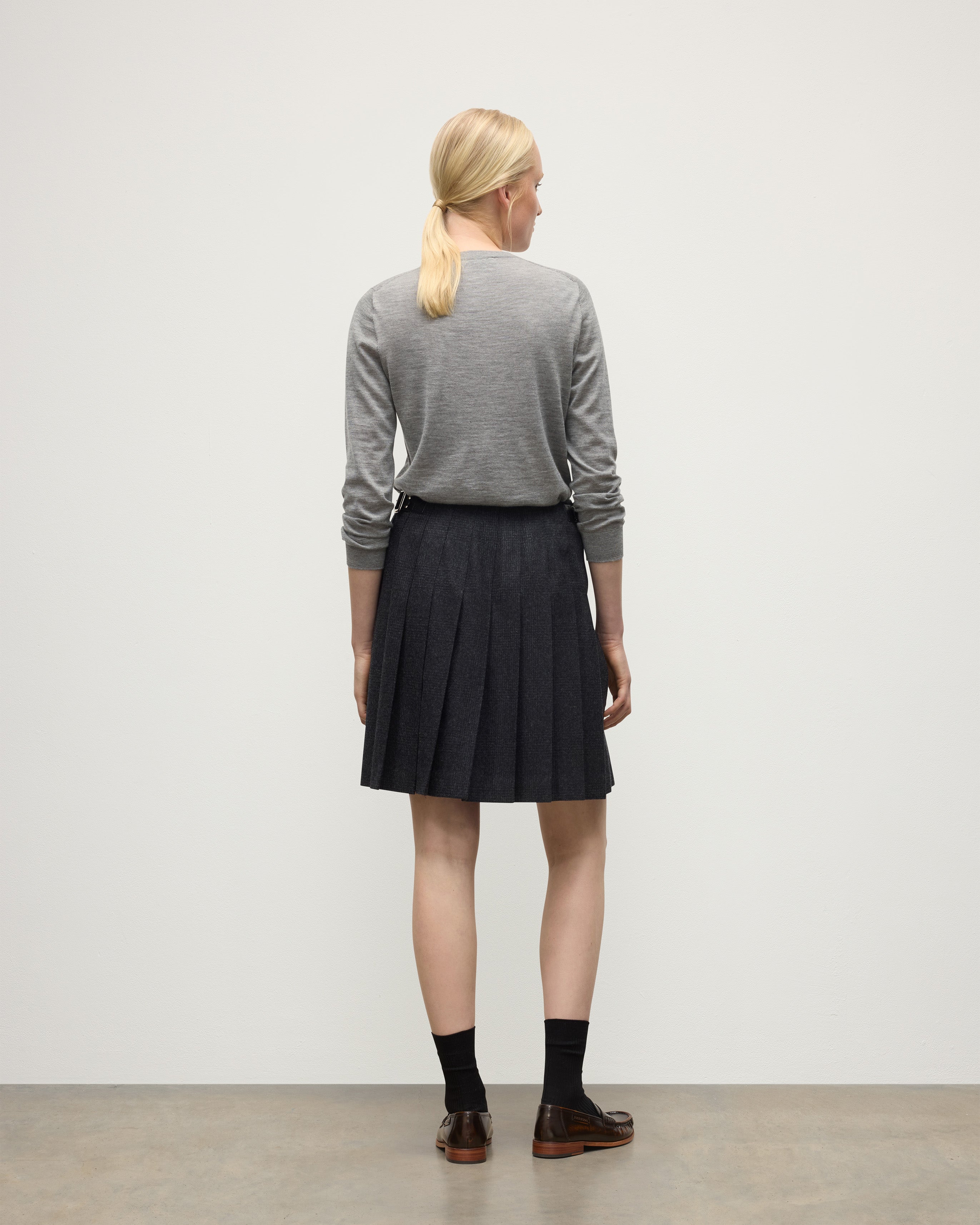 Le Kilt | Johnstons of Elgin Charcoal Kilt