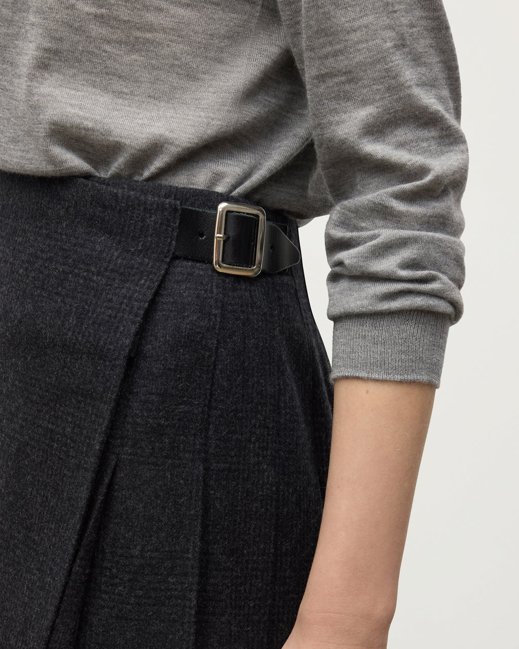 Le Kilt | Johnstons of Elgin Charcoal Kilt