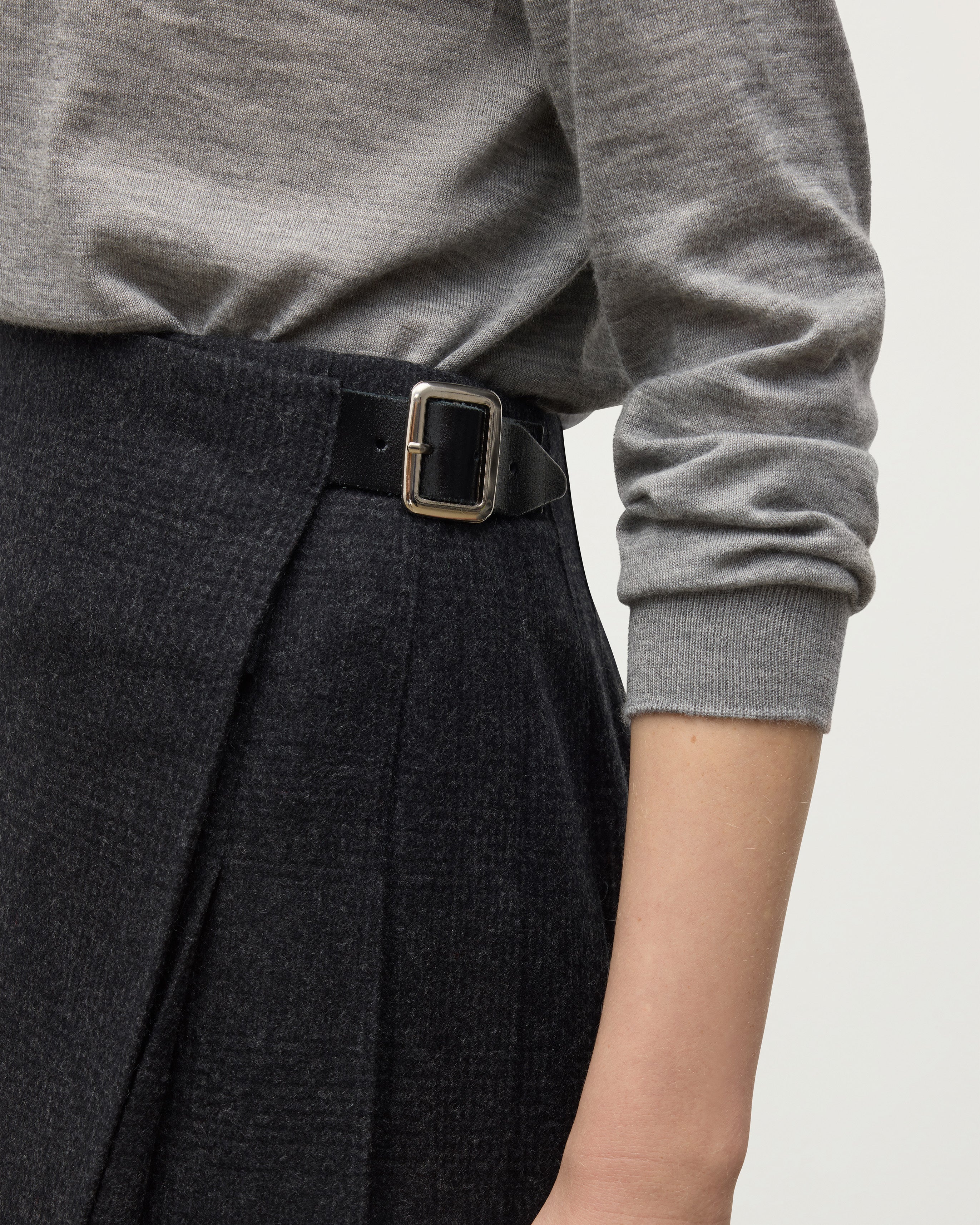 Le Kilt | Johnstons of Elgin Charcoal Kilt