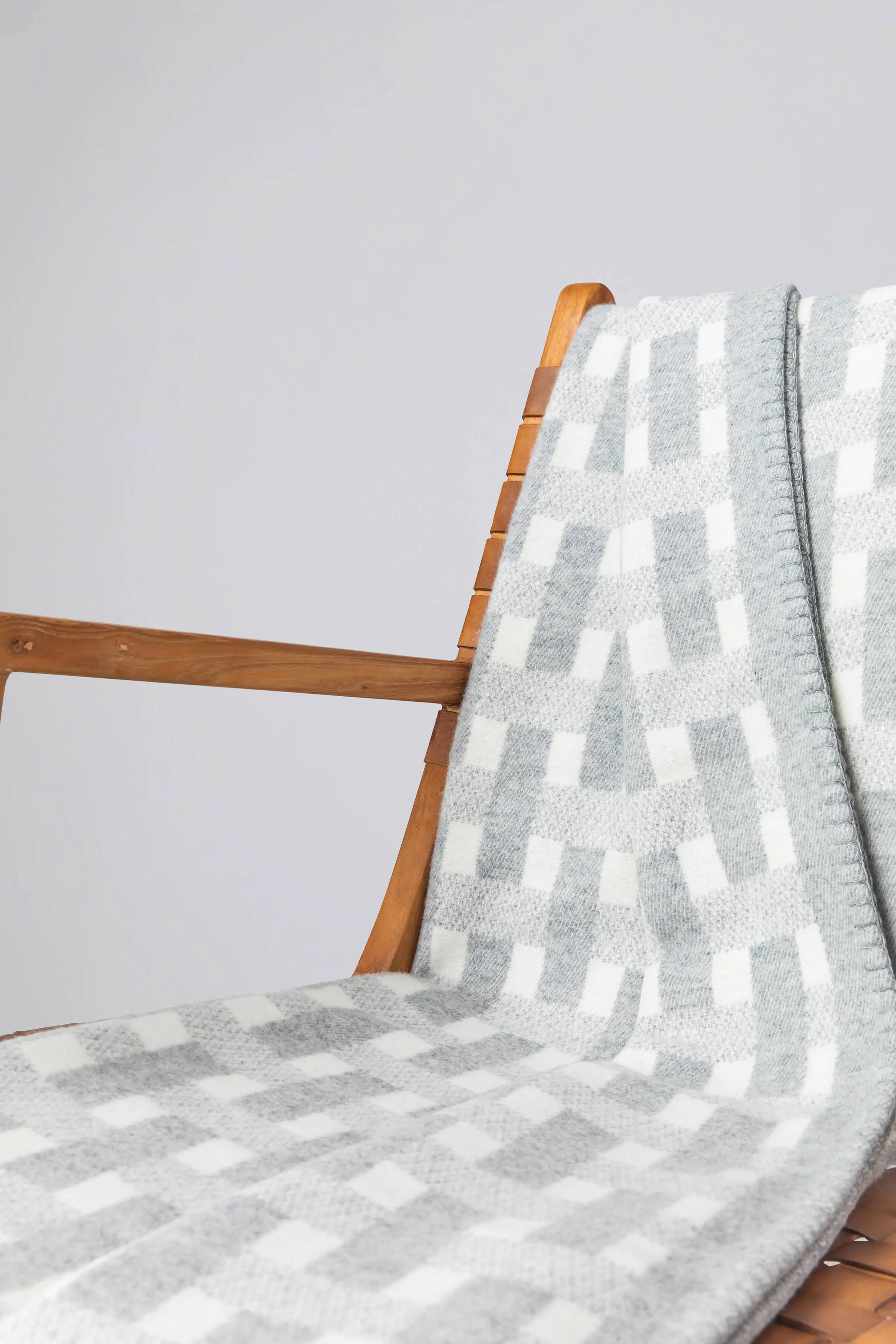 Blanket Stitched Basketweave Throw in Light Grey