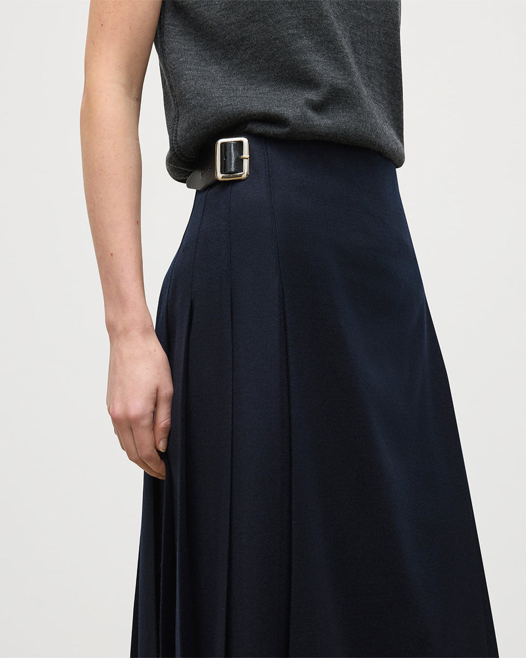 Le Kilt | Johnstons of Elgin Navy Long Kilt