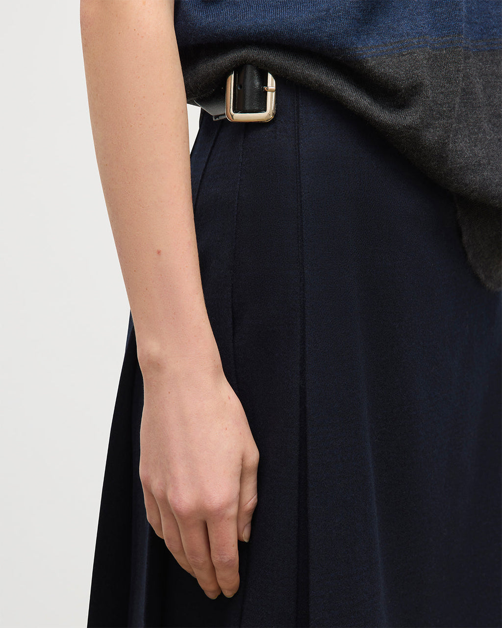 Le Kilt | Johnstons of Elgin Navy Kilt
