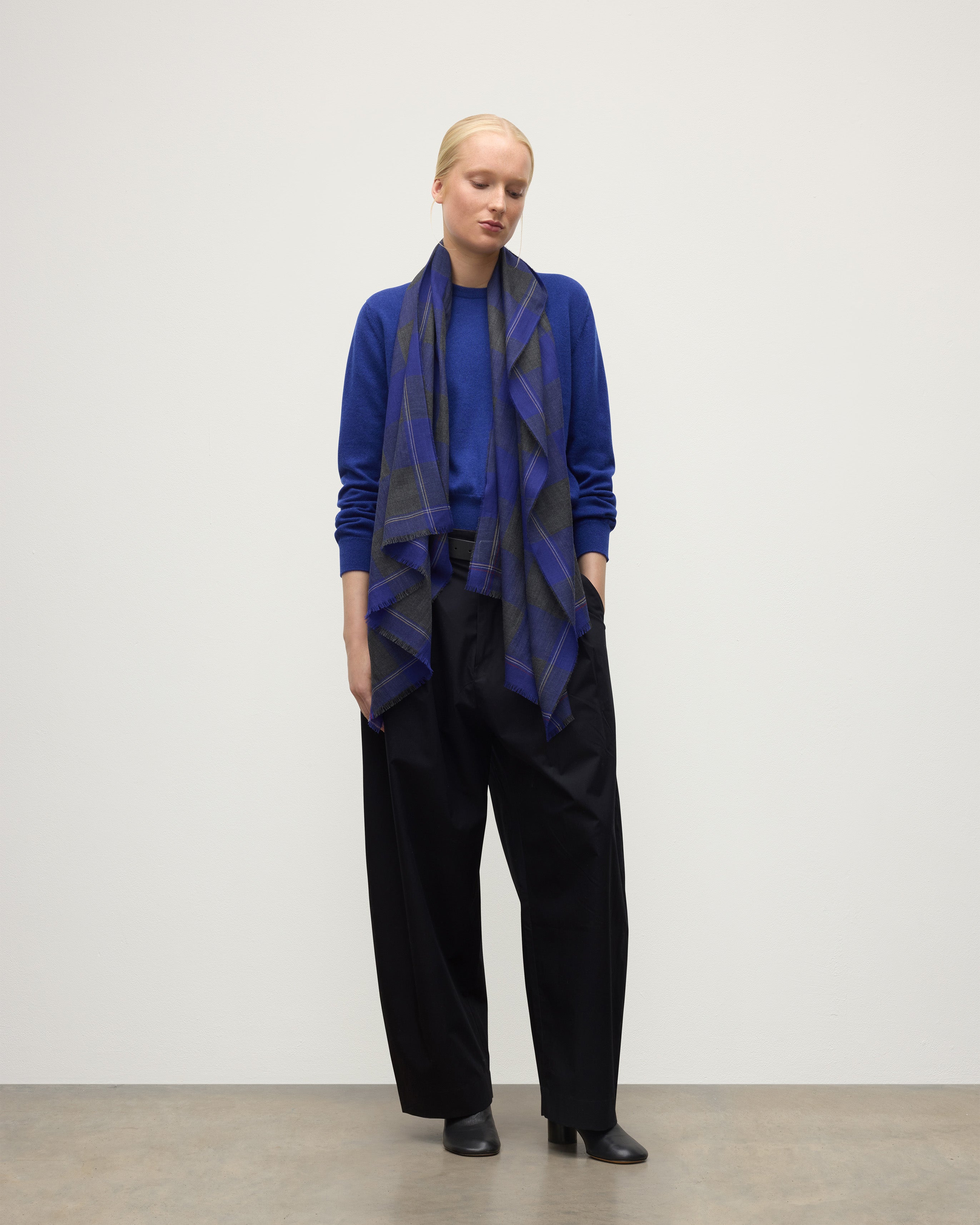 Carnbee Large Gingham Navy Cashmere Scarf