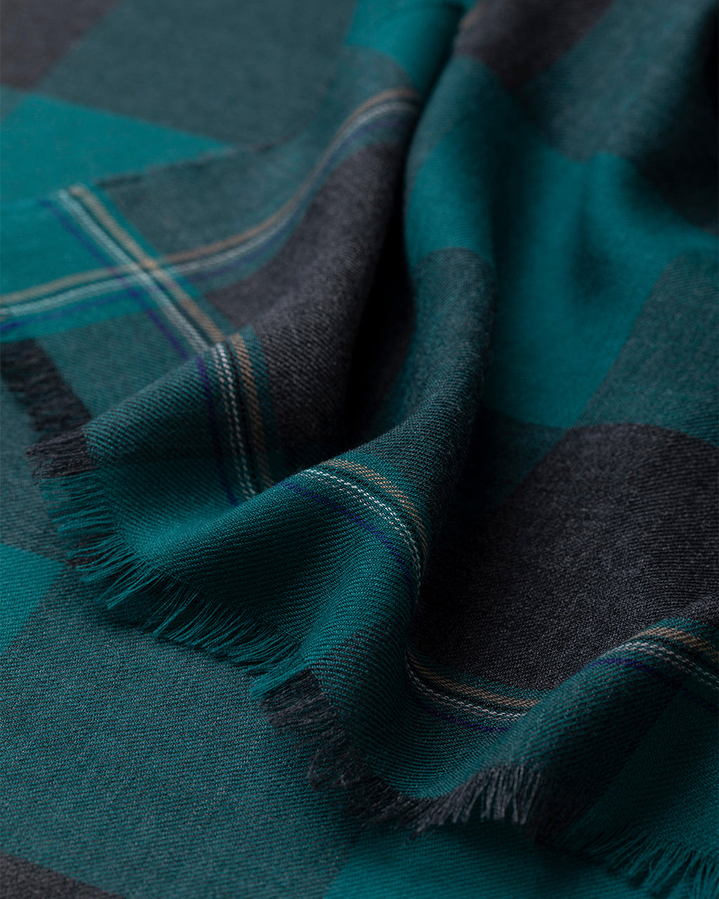 Carnbee Large Gingham Green Cashmere Scarf
