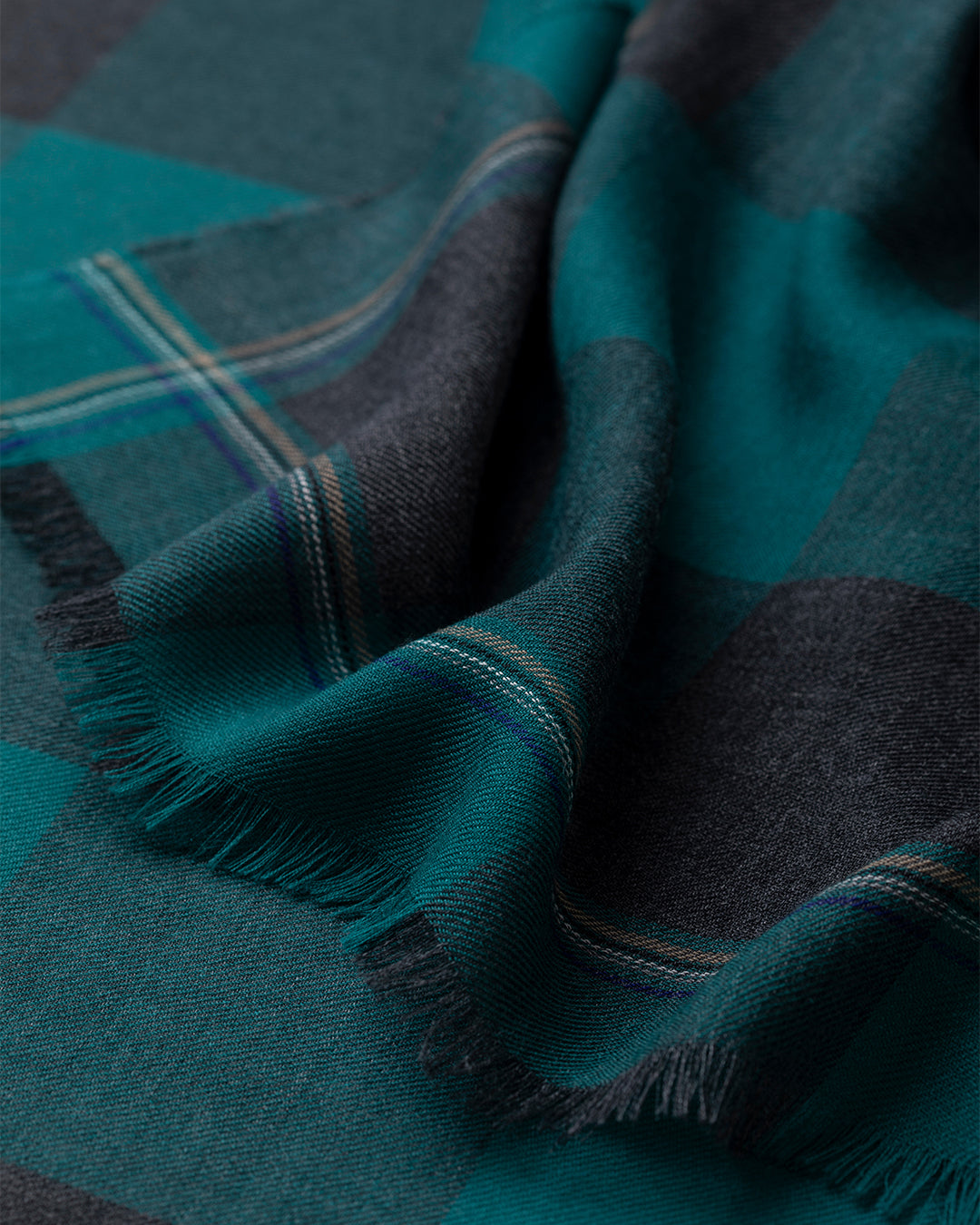 Carnbee Large Gingham Green Cashmere Scarf
