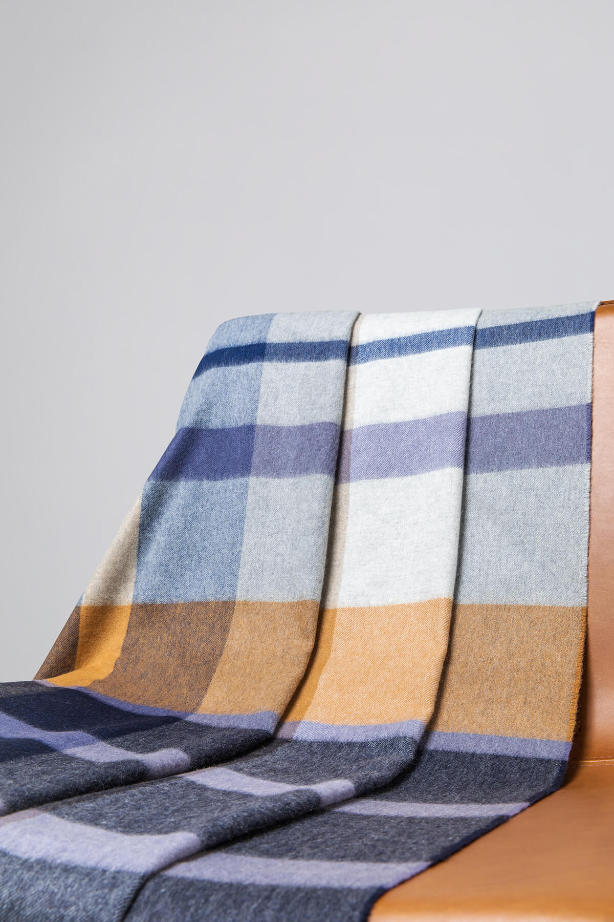 Plain Cashmere Throw in House Check