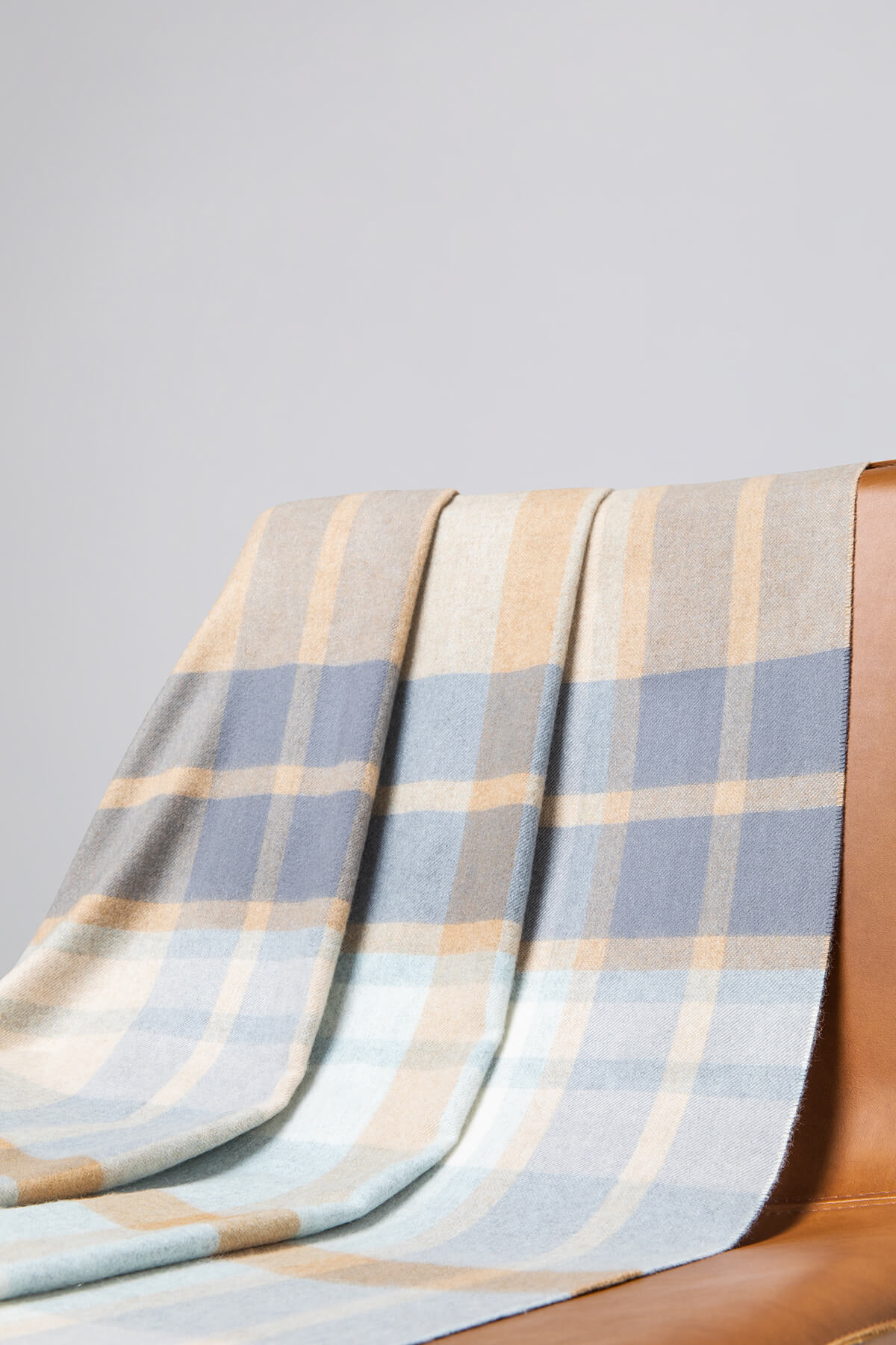 Plain Cashmere Throw in House Check