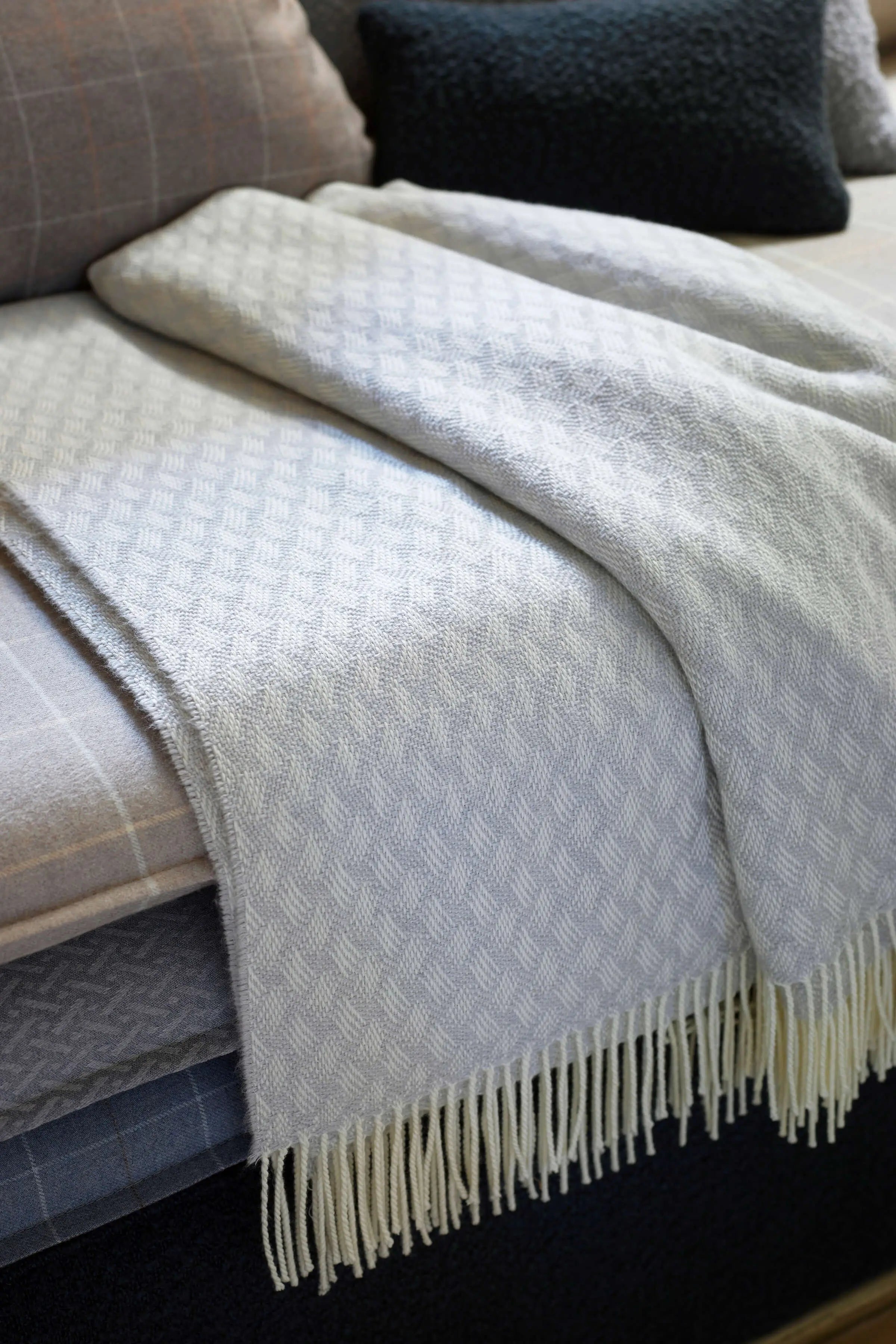 Trellis Weave Merino Bed Throw in Silver