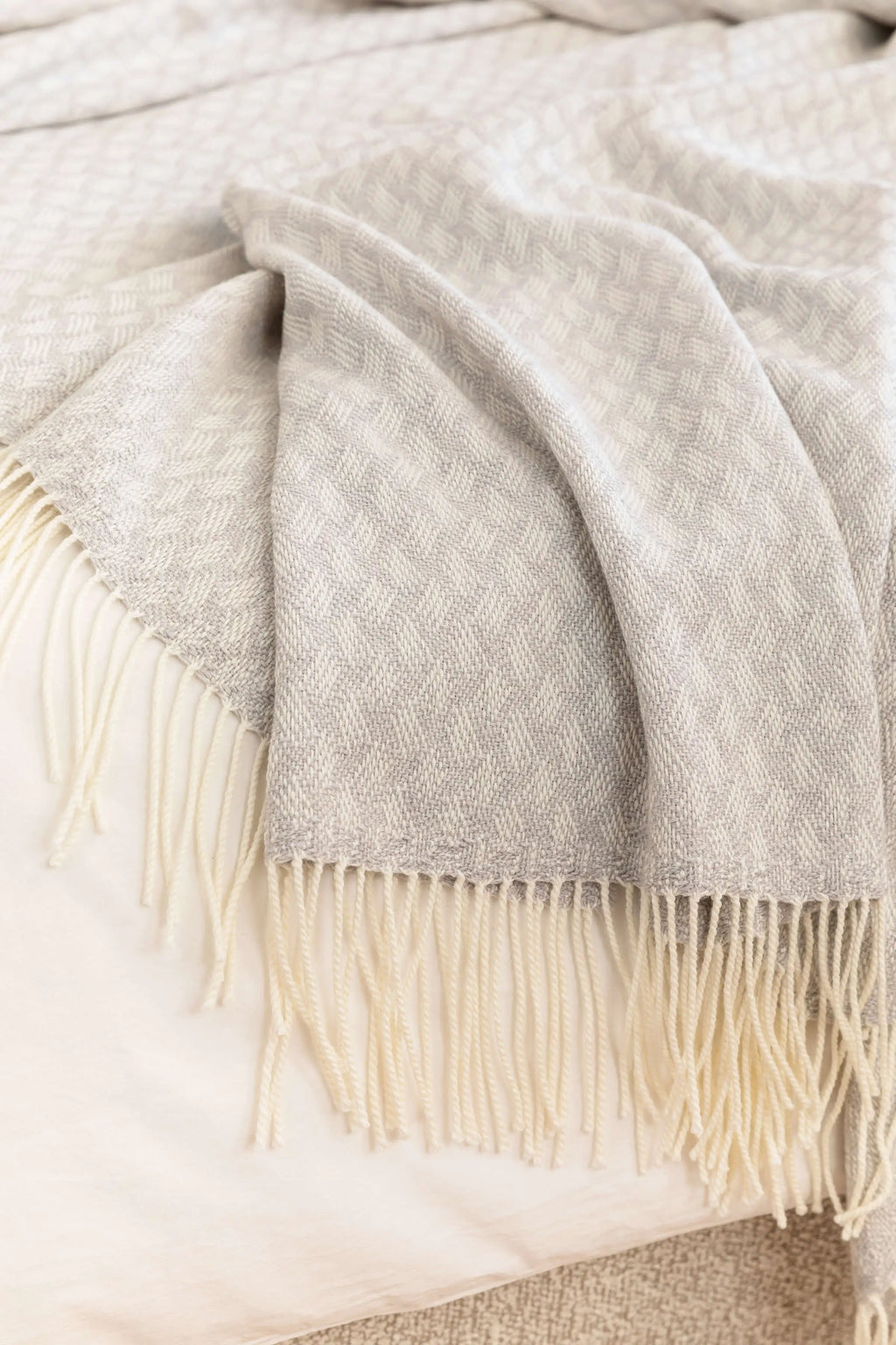Trellis Weave Merino Bed Throw in Silver