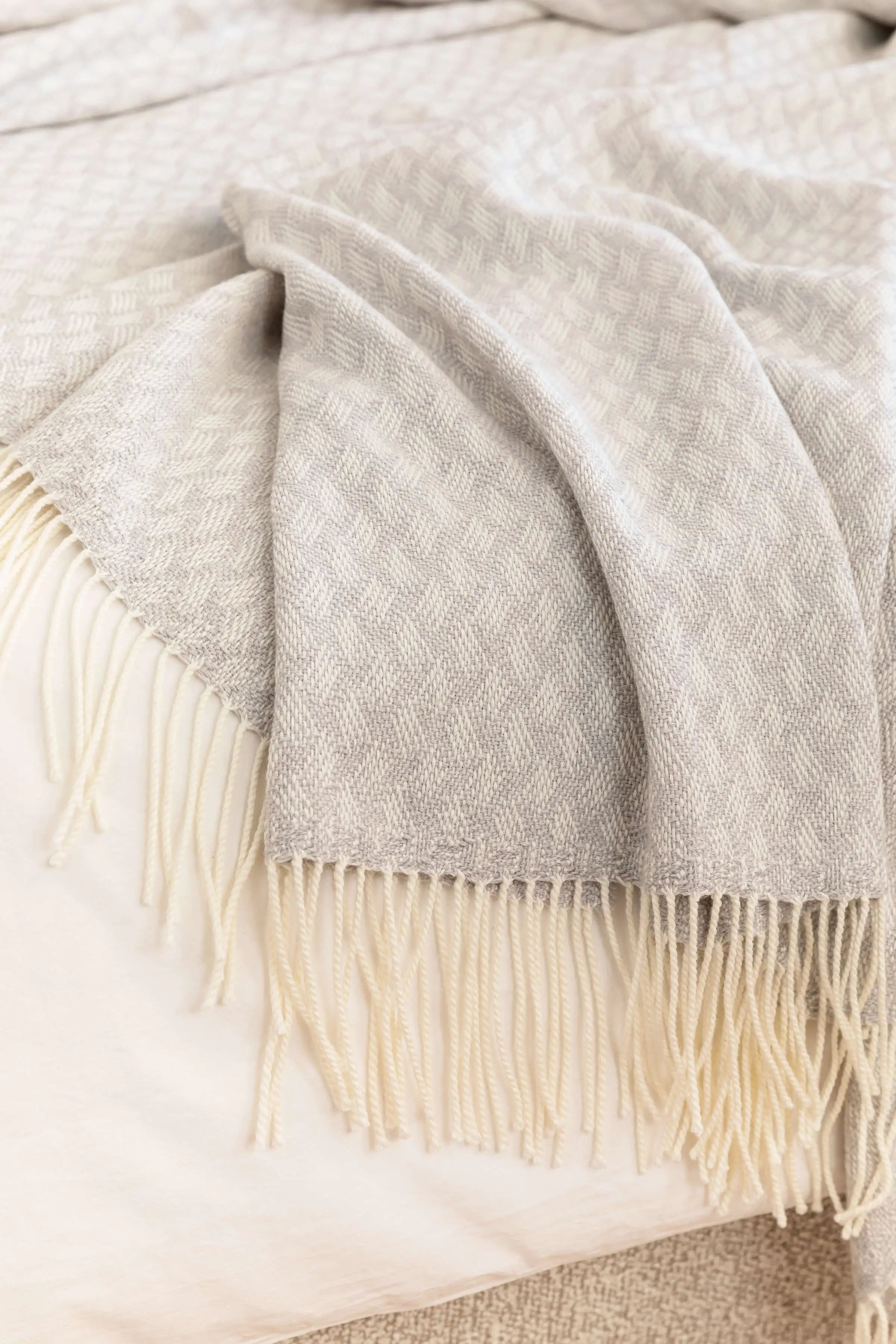 Trellis Weave Merino Bed Throw in Silver