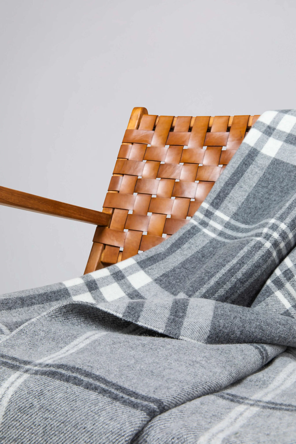 Double Face Lambswool Throw in Grey & White Check