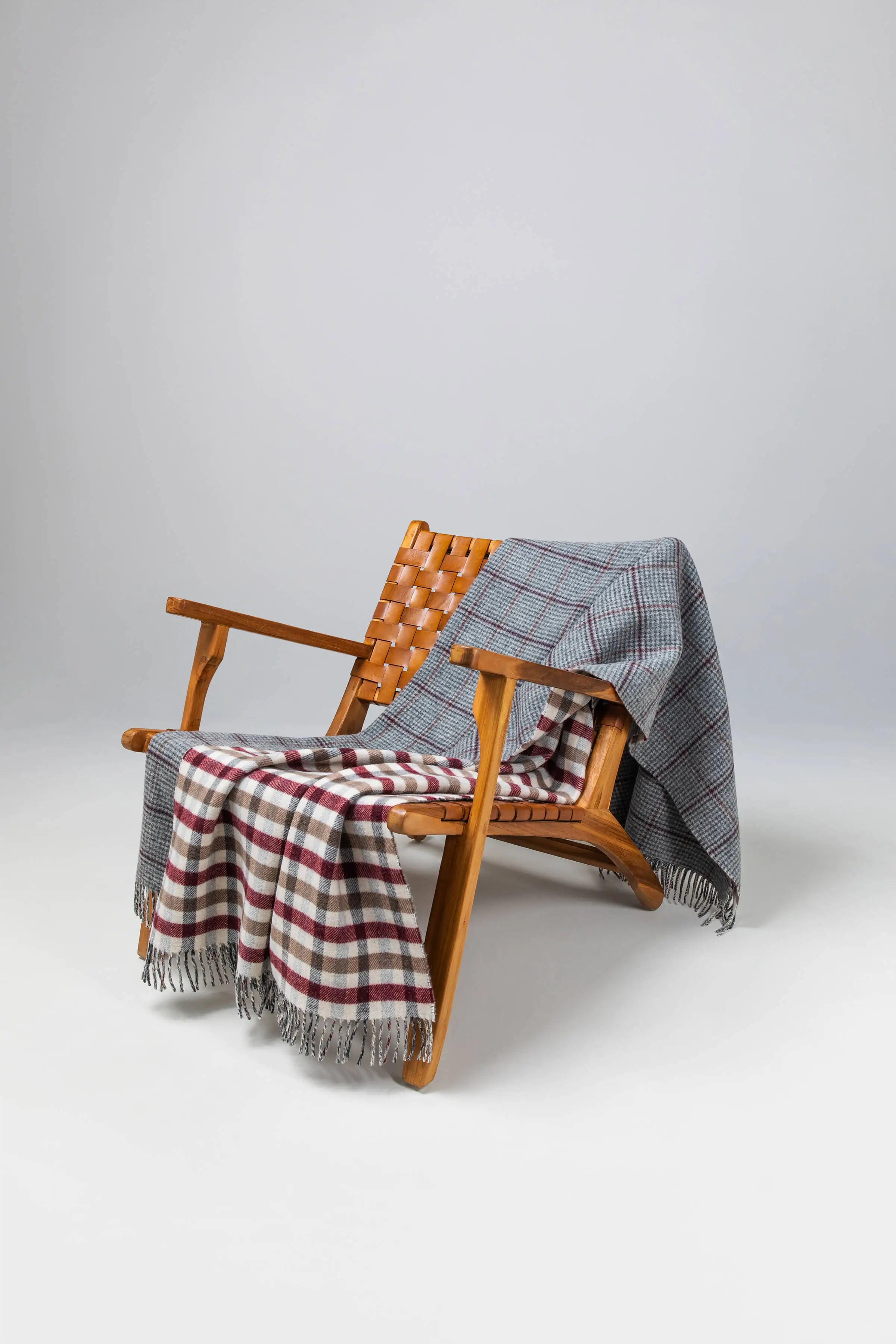 Double Face Lambswool Throw in Houndstooth