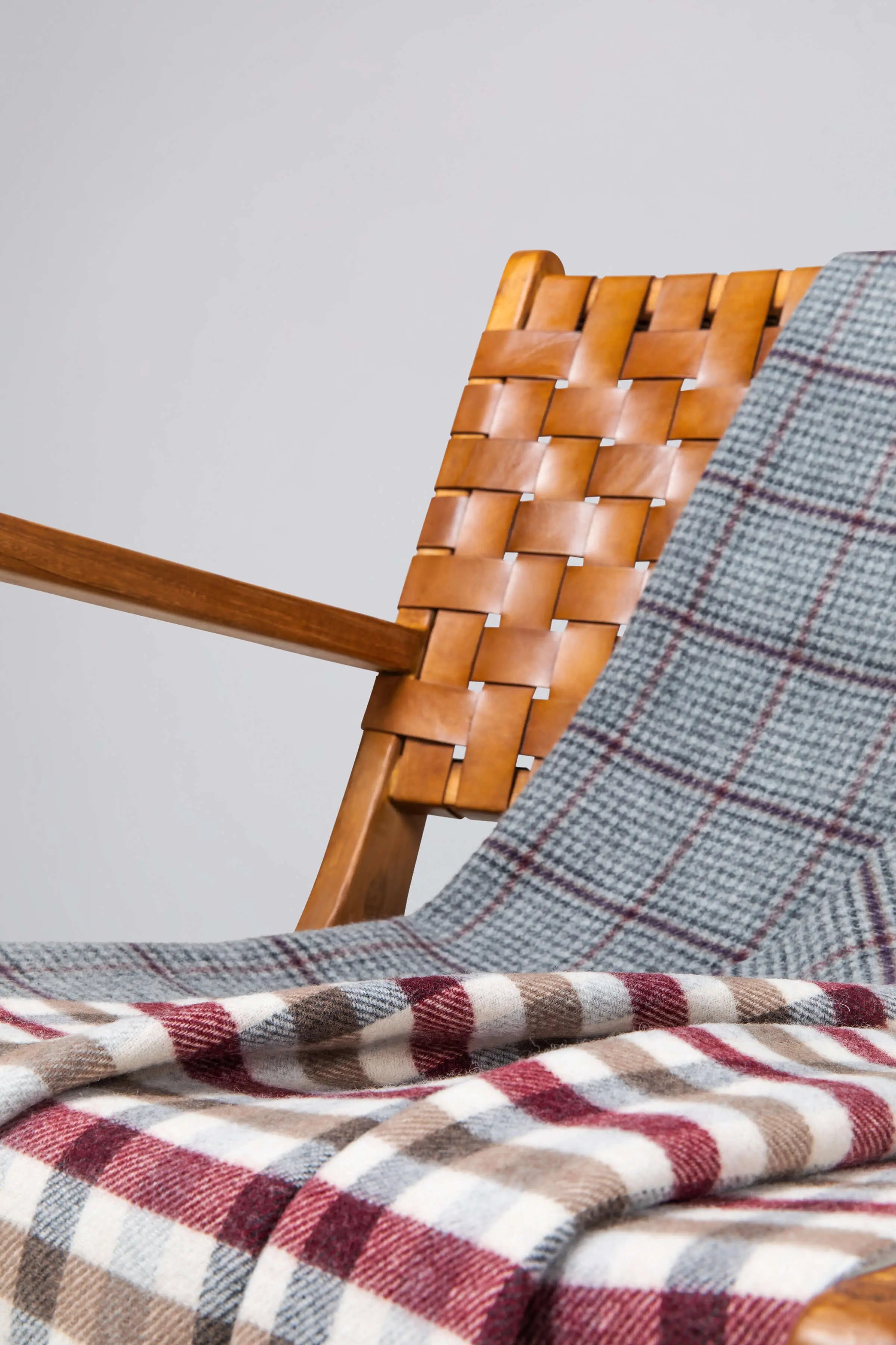 Double Face Lambswool Throw in Houndstooth